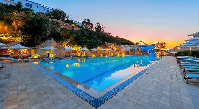 Dolphin Bay Seaside Resort & Suites — photo 2