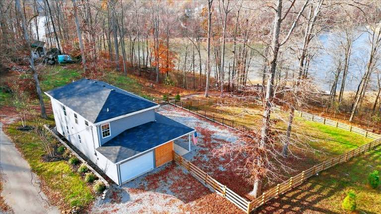 House Nolin Lake