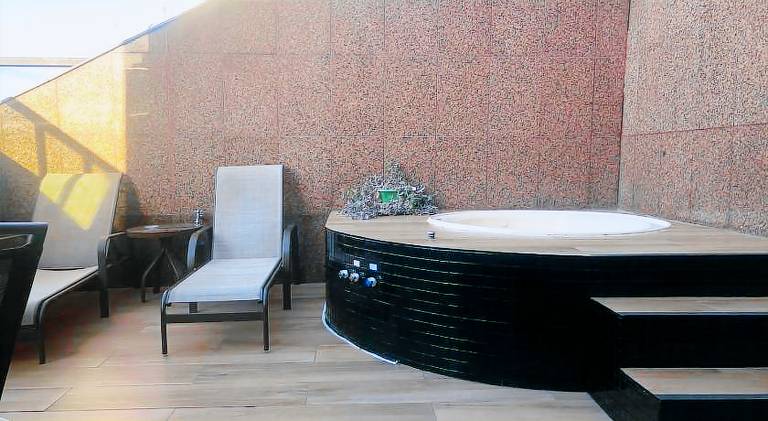 Rental apartment with jacuzzi & pool — photo 3