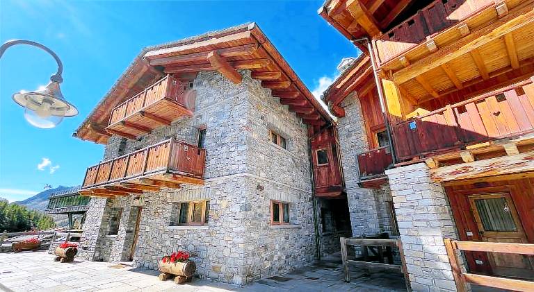 Holiday apartment with hot tub in Valtournenche