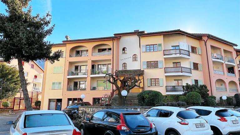 Holiday apartment with pool, jacuzzi & sauna | Good for workation | Pet-friendly in Martigny