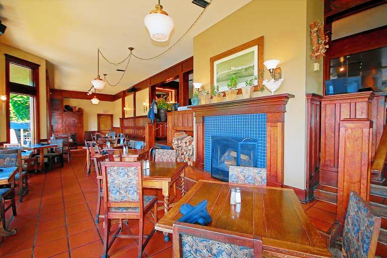 Spinnakers Brewpub & Guesthouses — photo 4