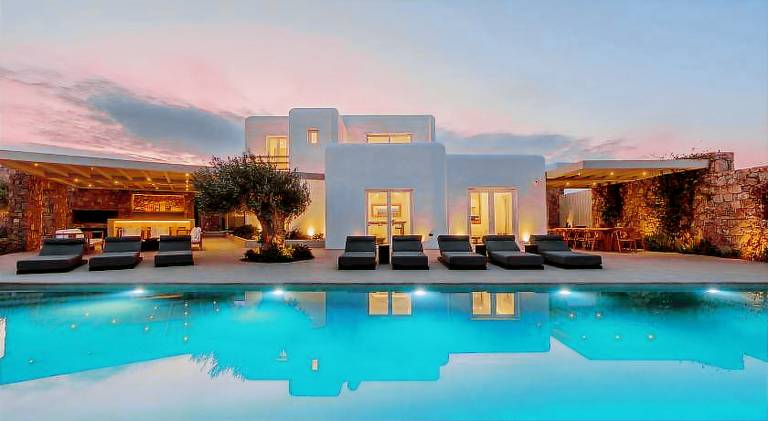 Fully equipped villa with terrace, private pool & jacuzzi | Next to the beach | Perfect for remote work | Pets are welcome in Mykonos