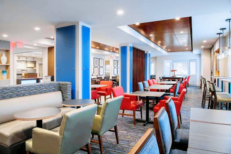 Holiday Inn Express & Suites Saskatoon Centre by IHG — photo 5