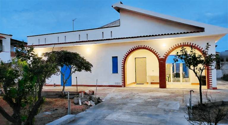 Villa with 3 rooms for 8 persons in Carlentini
