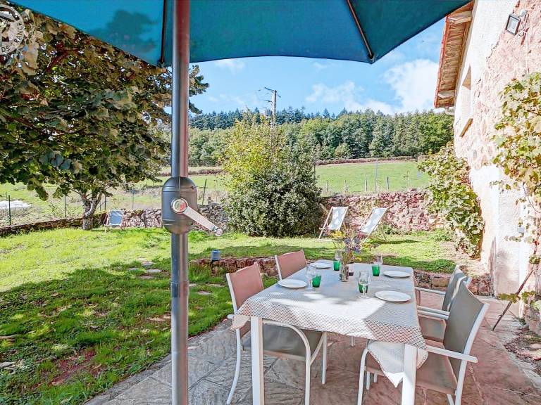 Comfortable cottage in the heart of the Loire with enclosed garden — photo 2