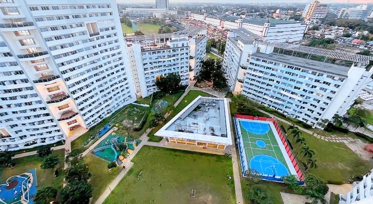 Serviced apartment with yard & patio in Quezon City