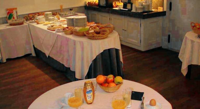 Hotel Ambassade — photo 4