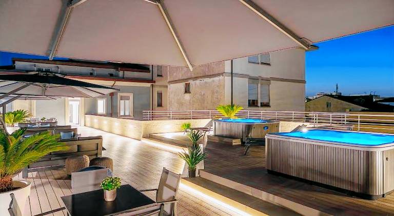Child-friendly serviced apartment with jacuzzi & patio | Next to the beach | Dogs allowed — photo 3