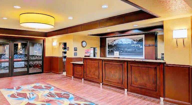 Hampton Inn & Suites Ontario — photo 4