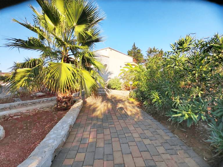 Child-friendly villa with grill, private pool & yard | Pool view | Pets are welcome — photo 5