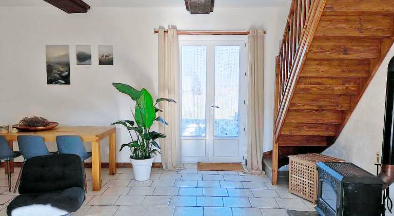 Holiday apartment with pool, garden & barbeque | Pet-friendly — photo 2