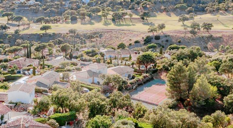 Fully equipped villa with patio, private pool & yard | Perfect for remote work | Dogs allowed — photo 4