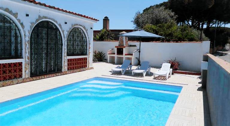 Fully equipped villa with patio, private pool & grill | Pets are welcome in L'Escala