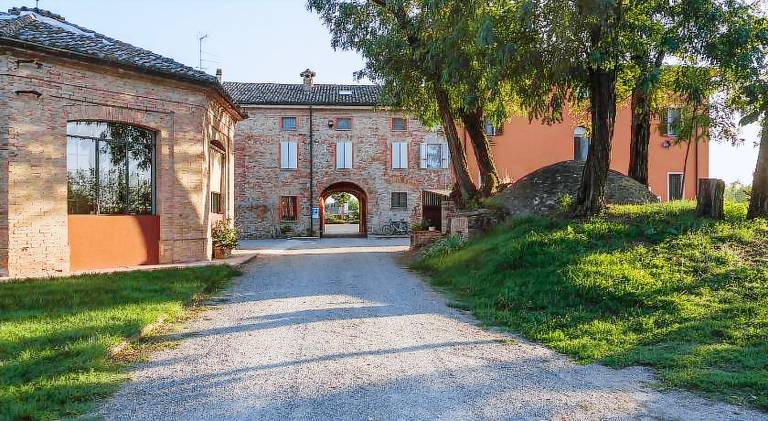 Farm with barbecue & yard in Fiorenzuola d'Arda