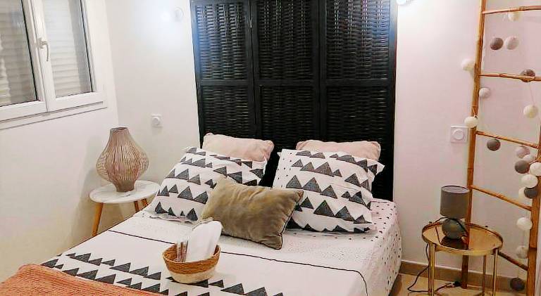 Holiday apartment with patio & garden — photo 2