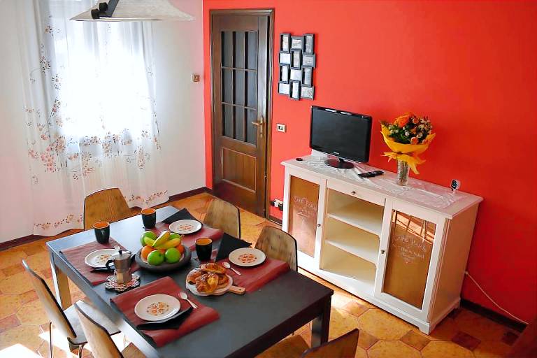 Casa indipendente con giardino e parcheggio privati