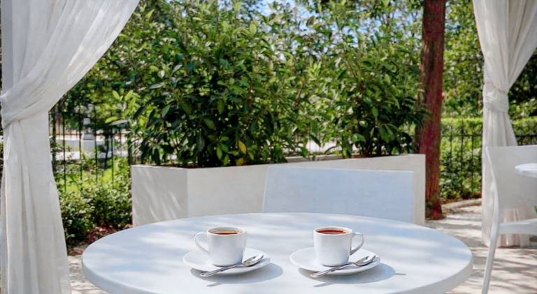 Serviced apartment with terrace, pool & yard | Pets are welcome — photo 5