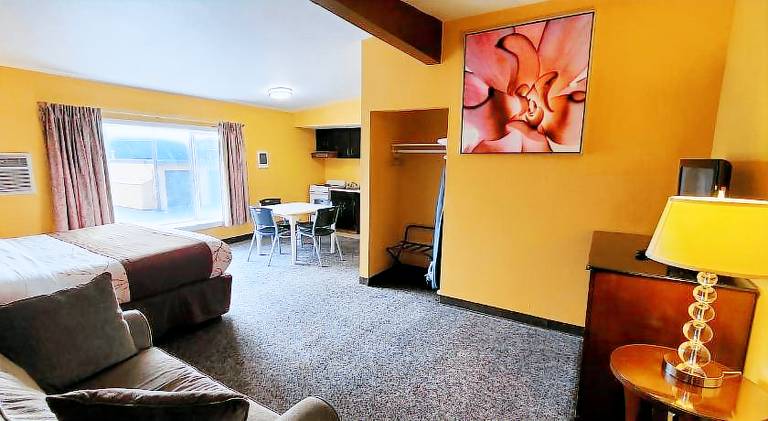 Olympic Inn & Suites — photo 2