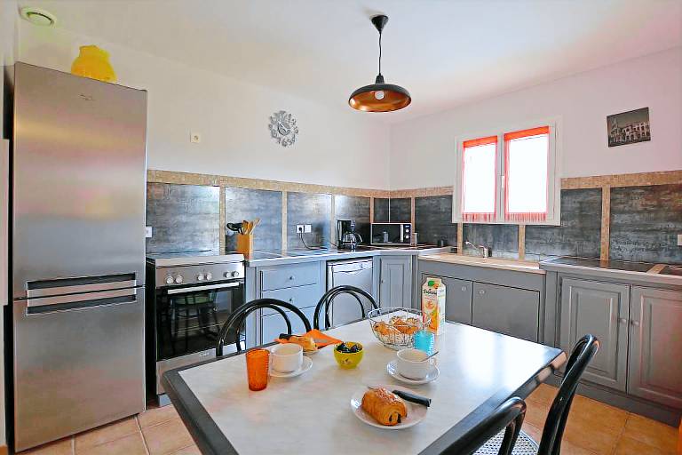 Villa with private pool, barbecue & yard | Nature view — photo 4