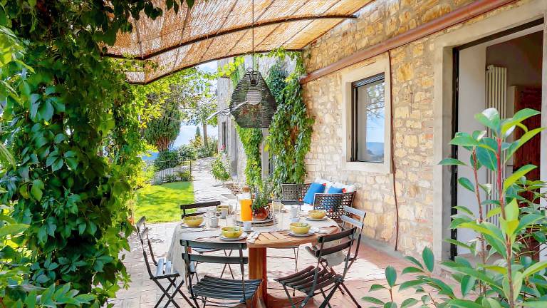 Villa with barbeque, private pool & garden | Garden view — photo 5