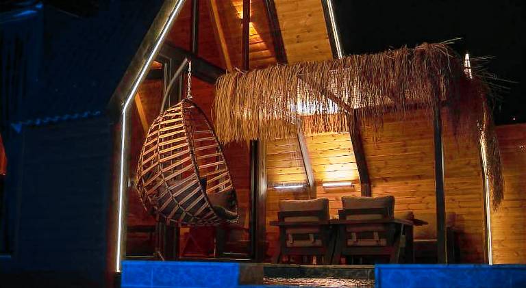 Lodge with pool & yard in Sapanca