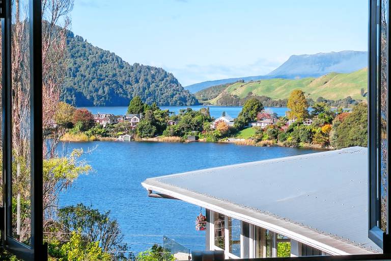 House  Lake Ōkareka