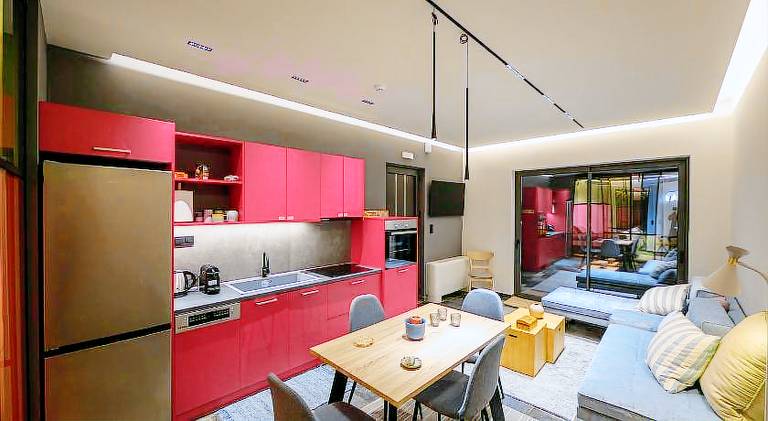 Apartment with garden, pool & patio — photo 4