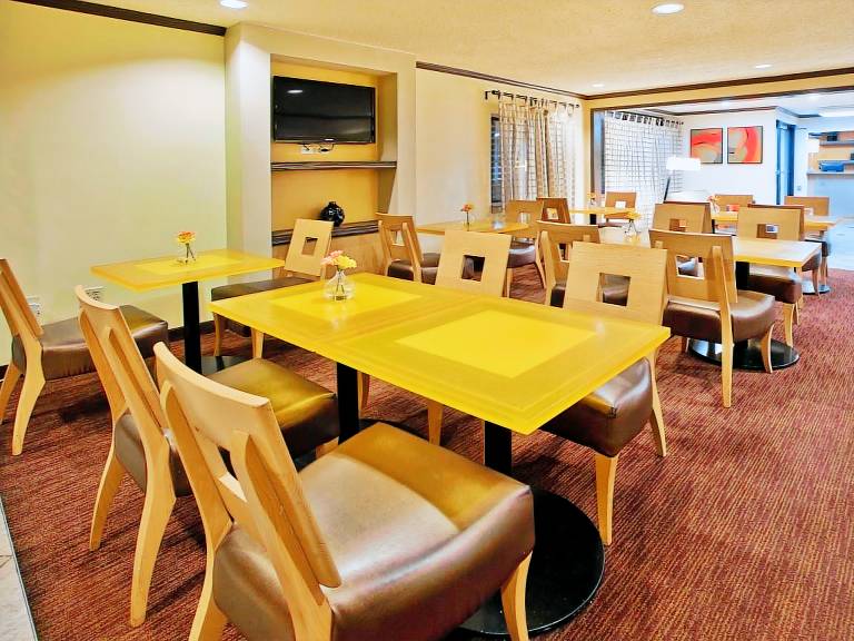 Travelodge by Wyndham Columbus State University — photo 4