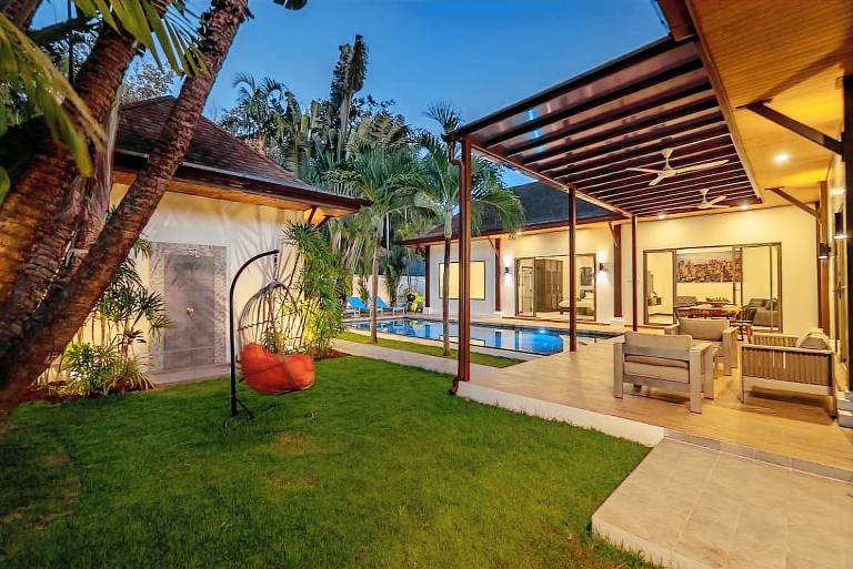 Villa with barbeque & pool — photo 4