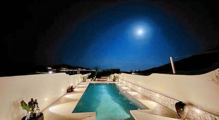 Vacation home with yard, terrace & private pool — photo 3