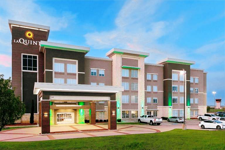 La Quinta Inn & Suites by Wyndham Ft Worth Burleson