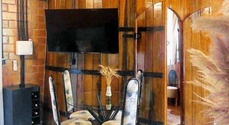 Chalet with hot tub | Dogs allowed — photo 4
