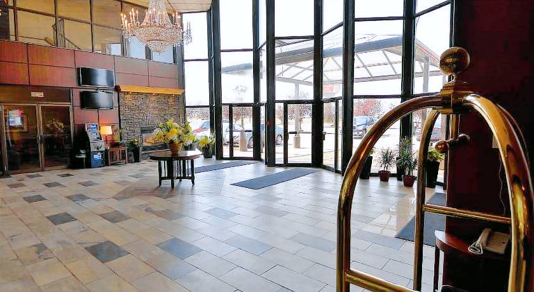 Tropical Inn - North Battleford — photo 4