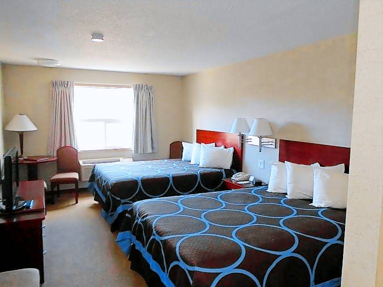 Super 8 by Wyndham Red Deer City Centre — photo 2