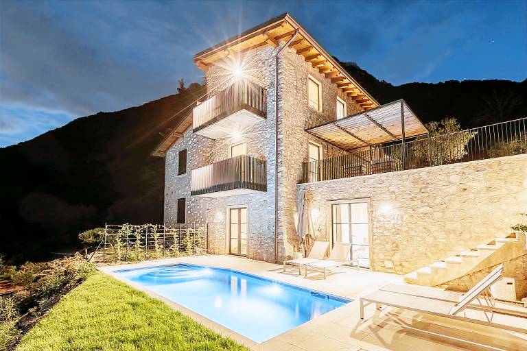 Villa with grill, private pool & yard | Garden view — photo 2