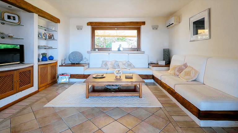 Villa with yard, terrace & barbecue | Sea view — photo 4