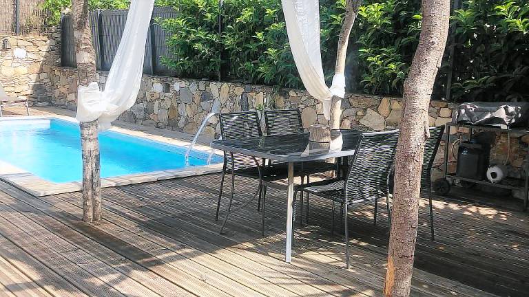 Vacation home with pool, terrace & barbecue | Mountain view — photo 2