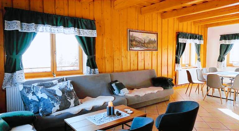 Chalet with hot tub — photo 2