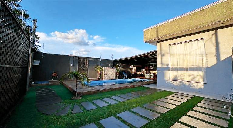 House with pool — photo 5