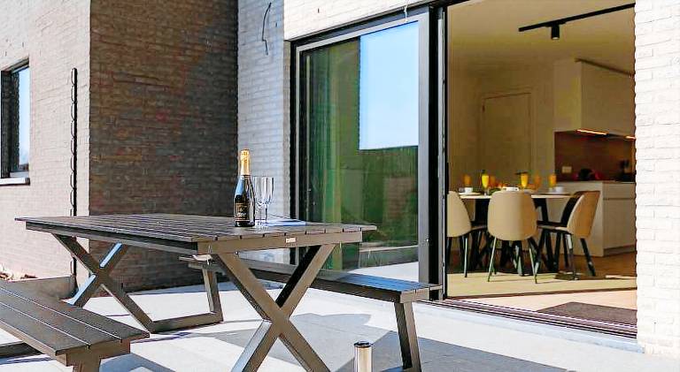 House with patio & garden — photo 3