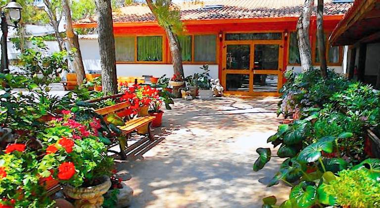 Serviced apartment with BBQ, patio & garden | Next to the beach | Dogs allowed — photo 2