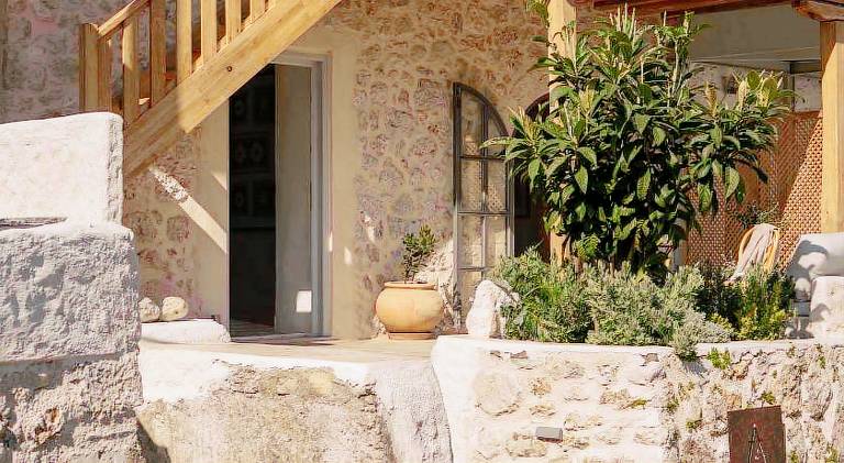 Fully equipped villa with yard & patio | Next to the beach | Pet-friendly in Lefkada