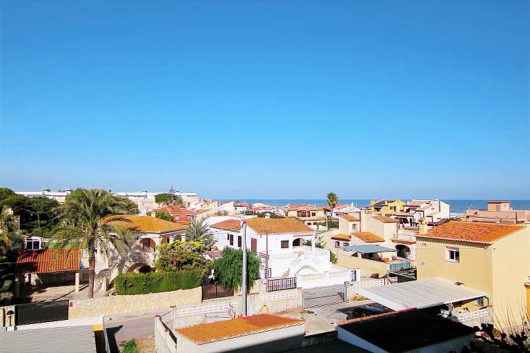 Rental apartment with terrace — photo 2