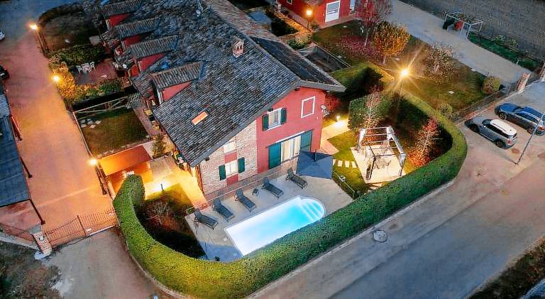 Villa with pool — photo 5