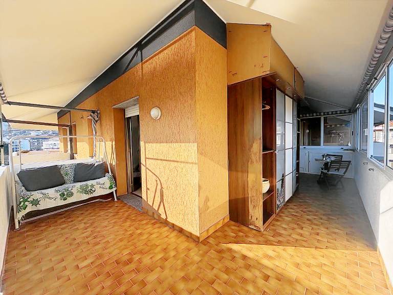 Apartment with patio — photo 3