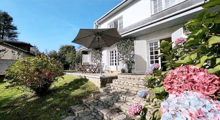 House with yard, patio & grill — photo 3