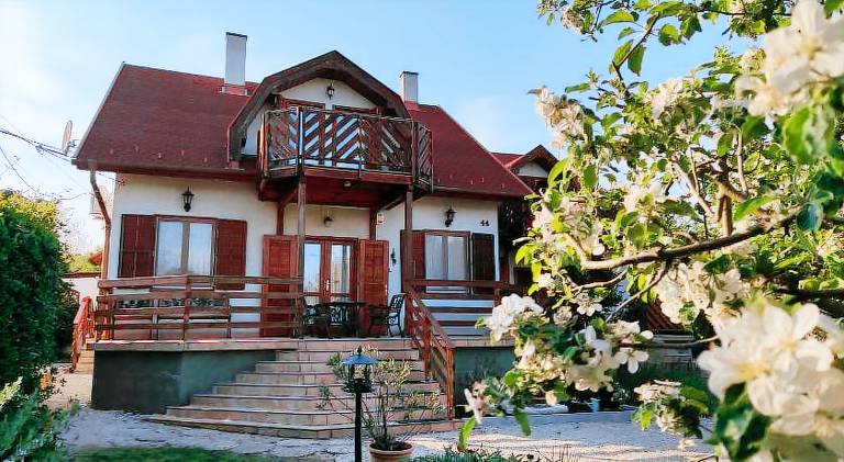 Balaton Vendeghaz Paloznak in Balatonfured