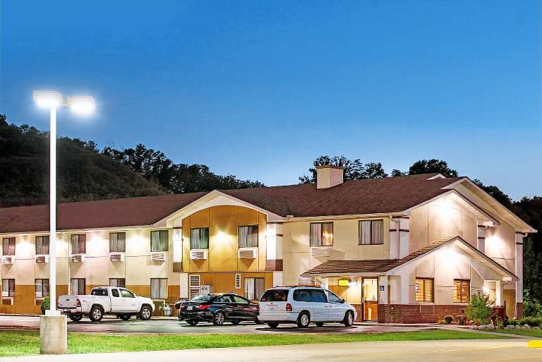Super 8 By Wyndham Ripley in Ripley, WV