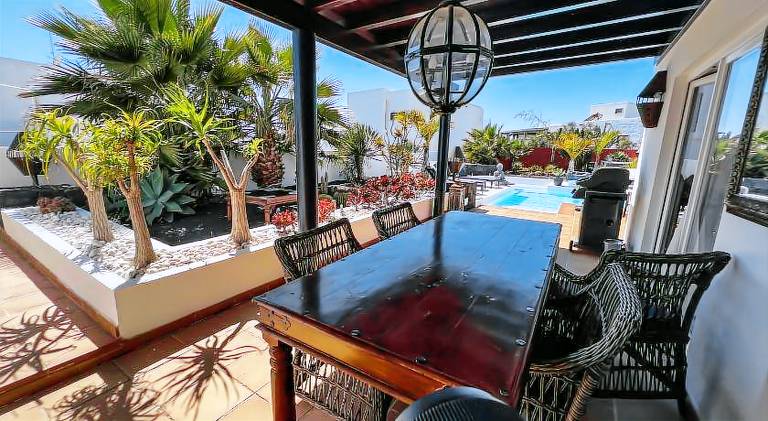 Spacious villa with pool & hot tub | Dogs allowed — photo 2